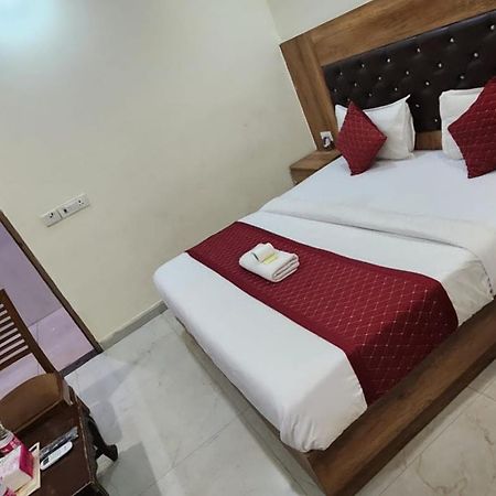 Hotel Redton Нью-Дели Экстерьер фото